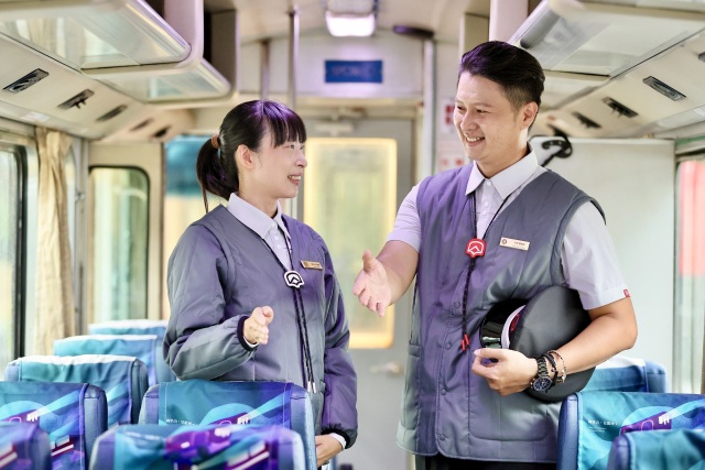 임업철도 전 노선 개통으로 새로운 변화, 복장과 서비스가 더욱 최적화되다.