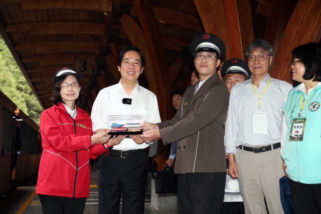 아리산 임업철도 전 노선 개통 감사 행사, 라이 총통 