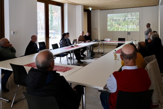 阿里山林業鉄路チームは、Friends of the Württemberg Black Forest Railwayと座談会を行い、意見交換を実施した。