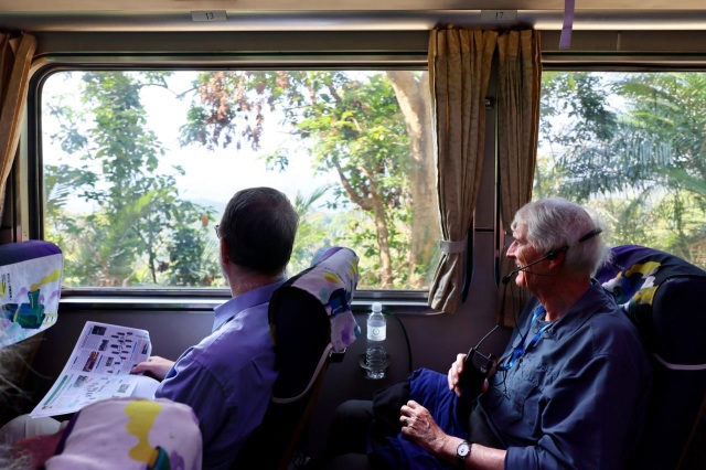 威鐵秘書長Michael Reilly(右二)深受林鐵人文與景緻感動