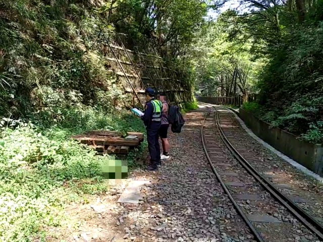 嘉義縣警察局竹崎分局向違法行走軌道遊客製作訪談紀錄