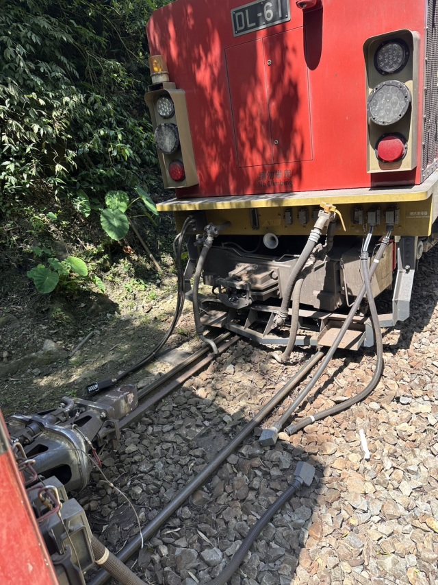「森里號」列車出軌情形