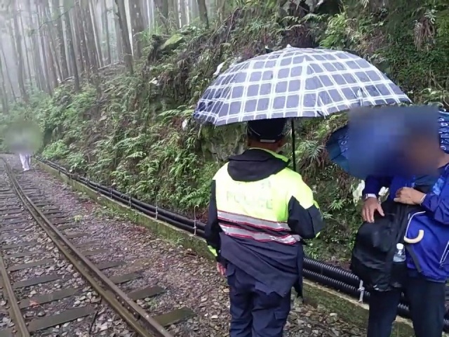 林鐵處會同嘉義縣警察局竹崎分局於林鐵本線約66公里740公尺處發現違法行走軌道遊客