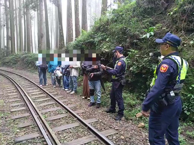 嘉義縣警察局竹崎分局向違法行走軌道遊客製作訪談紀錄