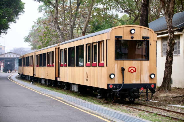 01-阿里山林業鐵路新一代檜木車廂-福森號