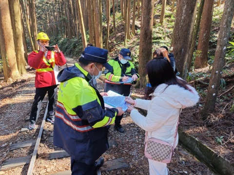 貪圖方便危險又失荷包 行走阿里山鐵路依法裁罰