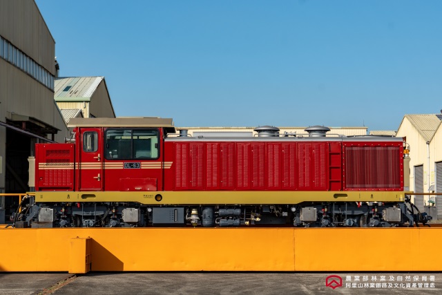 森里號機關車側面
