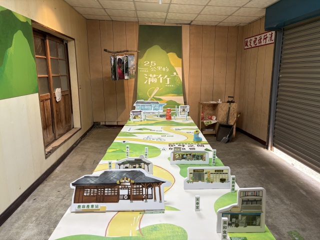 以林鐵竹崎車站至鹿麻產車站間的2.5公里為軸線，串連起社區間農業與街區店家的故事