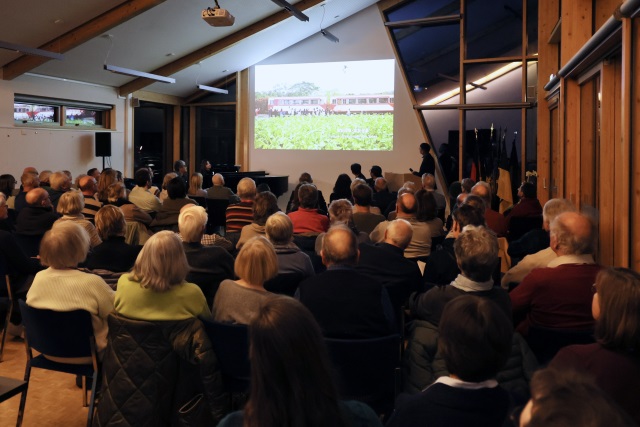 Ryyan Alshebl（ドイツ・Ostelsheim町長）の招待で、嘉頌重奏團が阿里山林鉄の各駅映像に合わせて生演奏を披露。