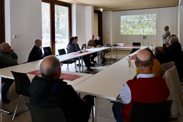 阿里山林業鉄路チームは、Friends of the Württemberg Black Forest Railwayと座談会を行い、意見交換を実施した。