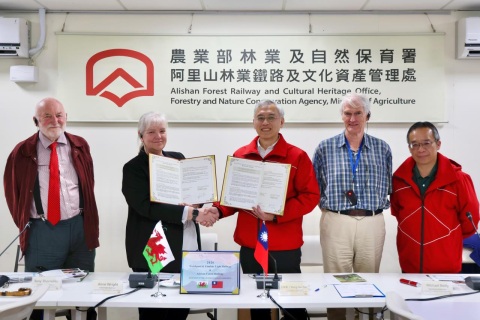 阿里山林鐵與英國威爾普蘭菲爾鐵路續訂出借契約　DL-34機關車續任外交大使